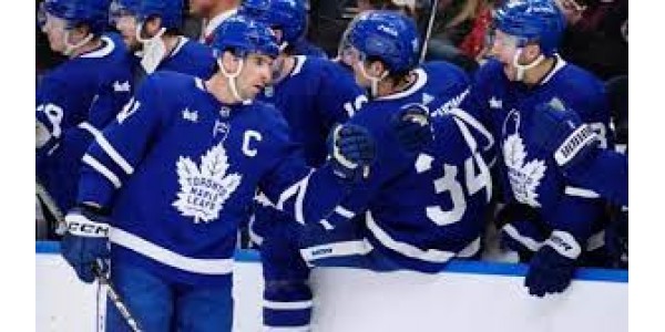 Toronto Maple Leafs slog Carolina Hurricanes for tre-spils sejrsrække